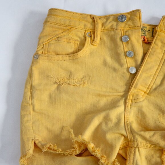 We The Free • US 25 • Mid-Rise Shorts • Soft Yellow - Picture 13 of 13